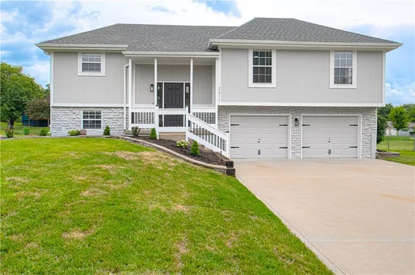 $385,000 | 2611 North 157th Terrace, Basehor, KS 66007
