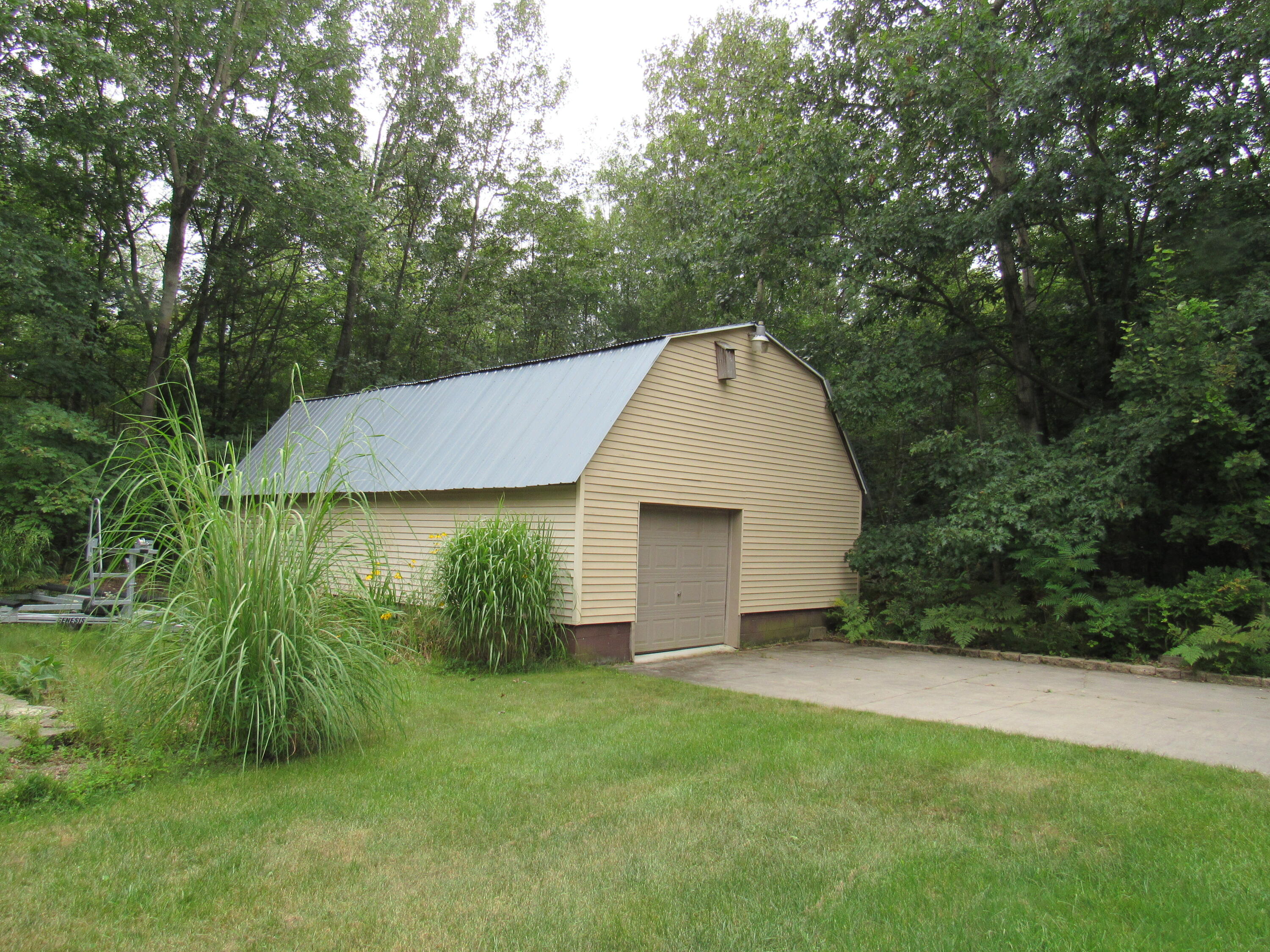 5747 Zellar Road Whitehall, MI 49461 - Photo 7 of 39 Large Second Garage