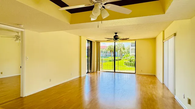 $349,900 | 7030 Half Moon Circle, Unit 121, Hypoluxo, FL 33462