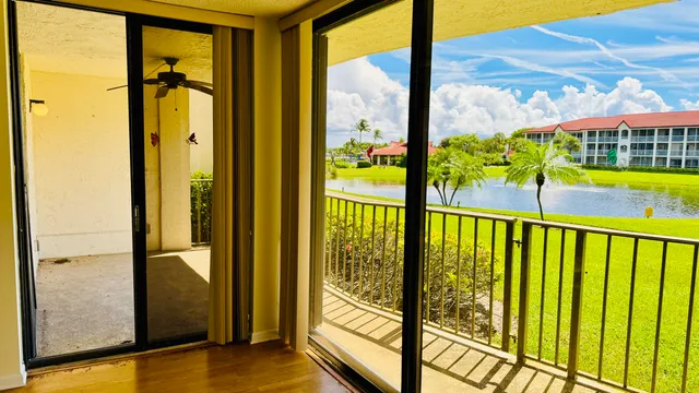 $349,900 | 7030 Half Moon Circle, Unit 121, Hypoluxo, FL 33462