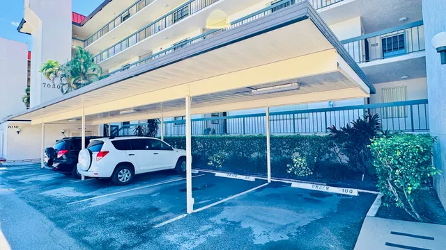 $349,900 | 7030 Half Moon Circle, Unit 121, Hypoluxo, FL 33462