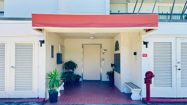 $349,900 | 7030 Half Moon Circle, Unit 121, Hypoluxo, FL 33462