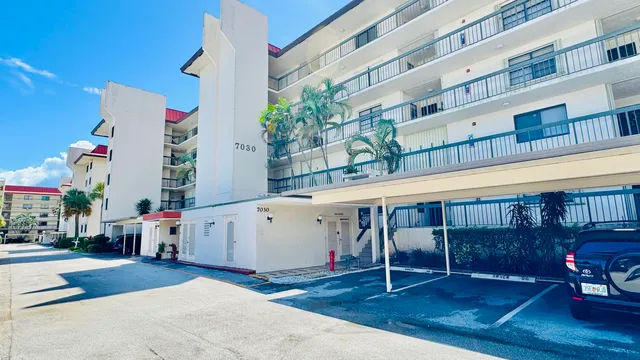 $349,900 | 7030 Half Moon Circle, Unit 121, Hypoluxo, FL 33462