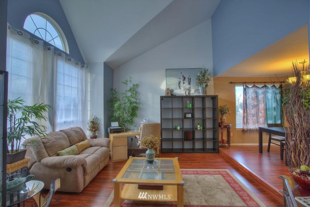 17827 112th Avenue Southeast Renton, WA 98055 - Photo 2 of 16 Gallery Image 2