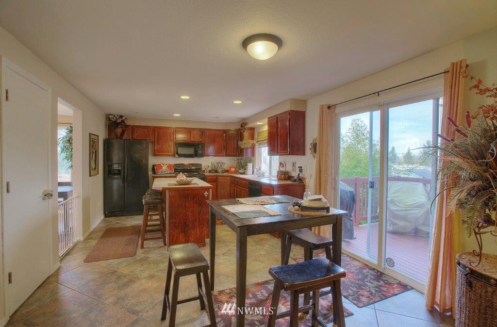 17827 112th Avenue Southeast Renton, WA 98055 - Photo 5 of 16 Gallery Image 5