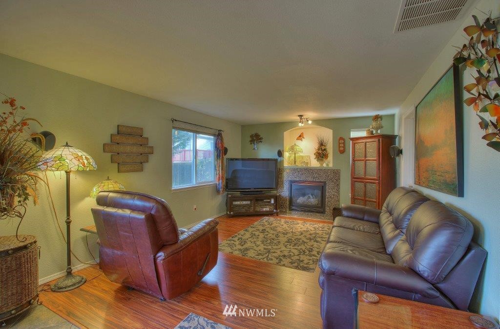 17827 112th Avenue Southeast Renton, WA 98055 - Photo 7 of 16 Gallery Image 7