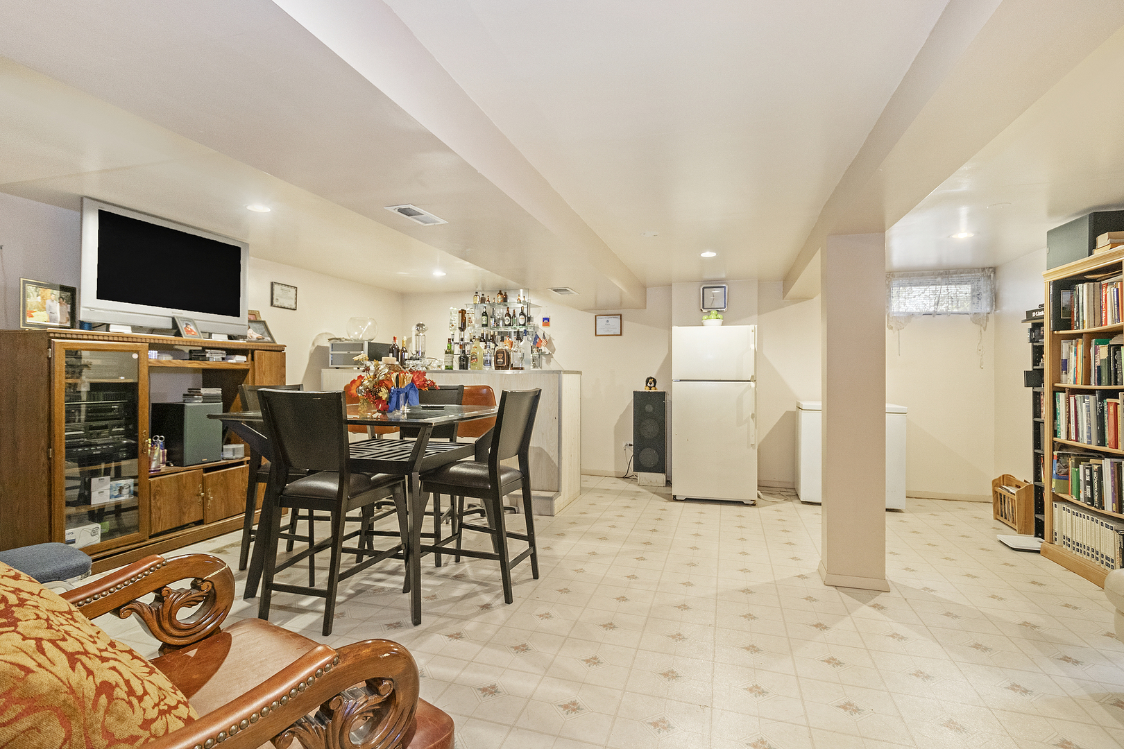 1319 Elder Road Homewood, IL 60430 - Photo 21 of 24 a view of a dining room with furniture