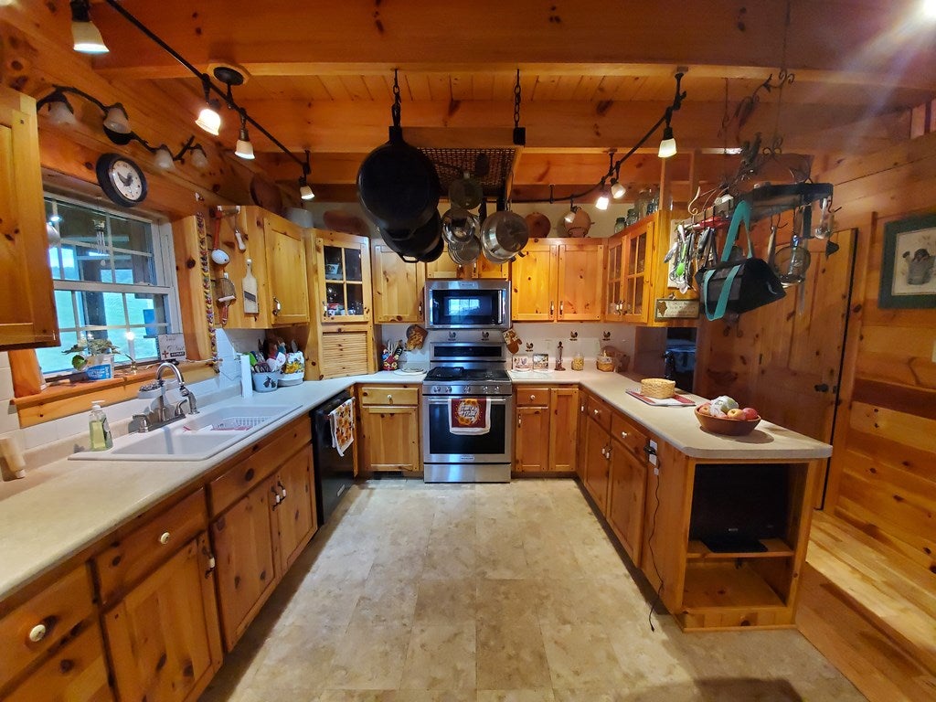 1447 Old Ebenezer Road Marion, VA 24354 - Photo 24 of 73 Gallery Image 24