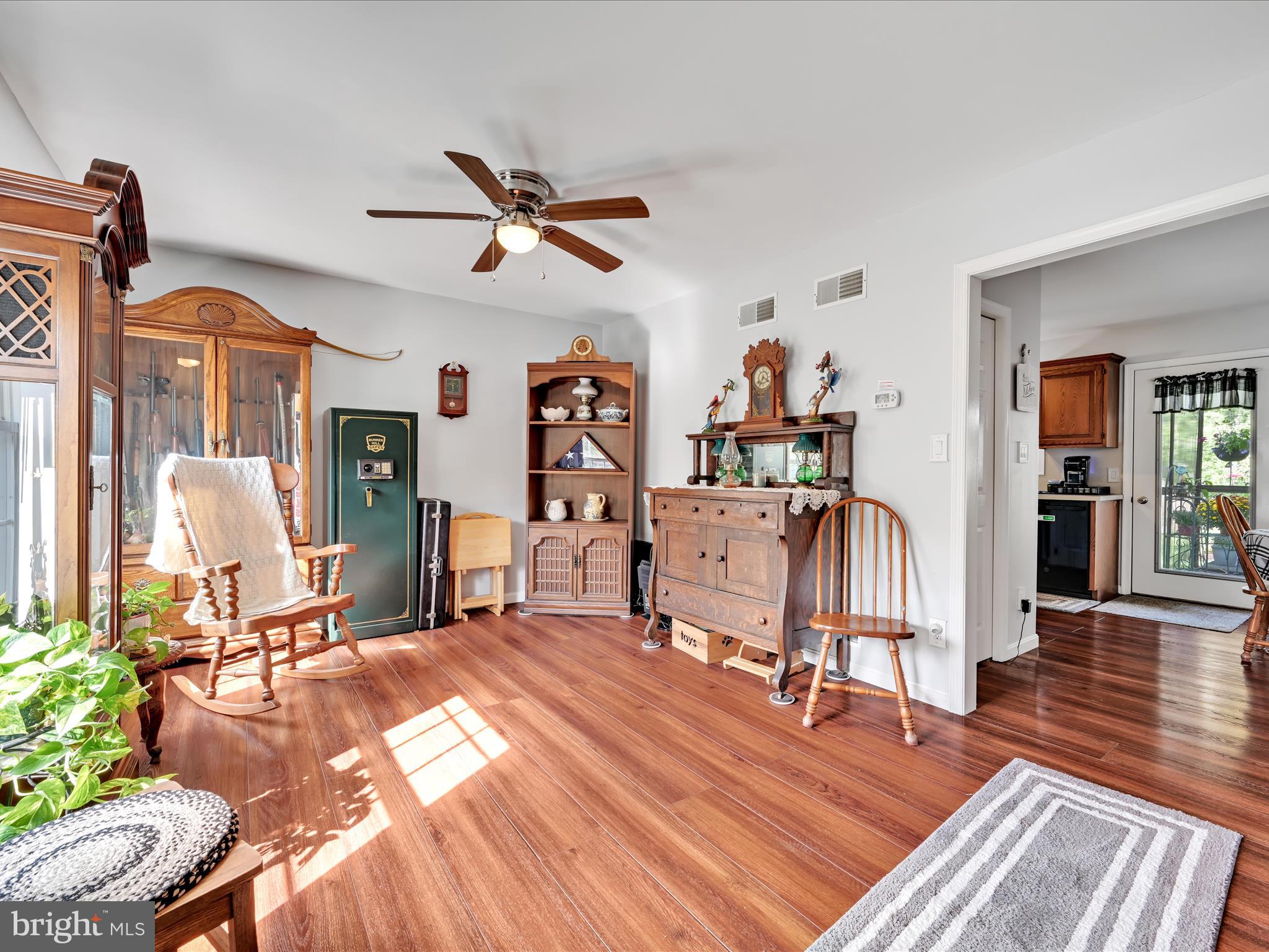 88 Freys Road Elizabethtown, PA 17022 - Photo 5 of 37 Living Area