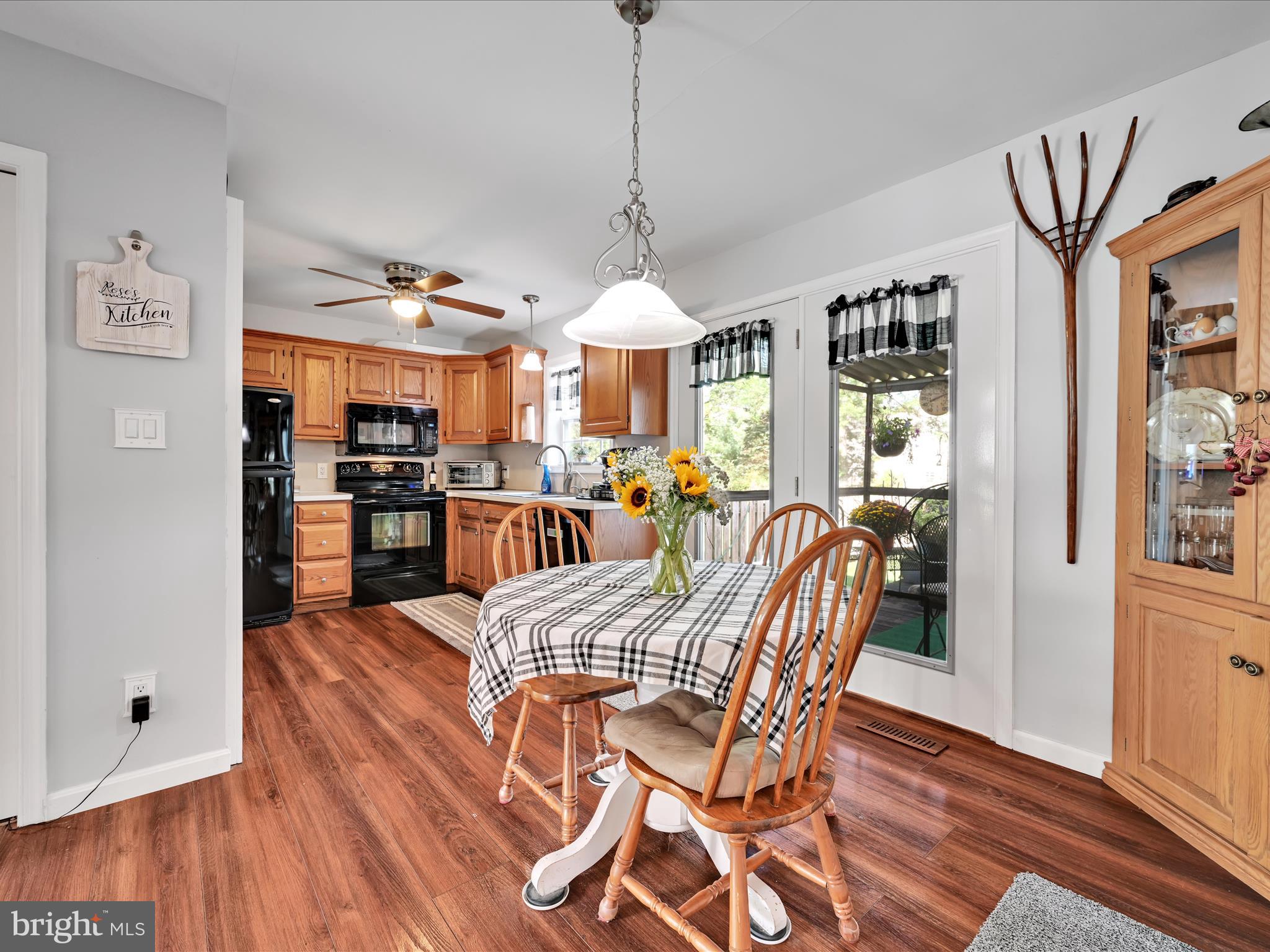 88 Freys Road Elizabethtown, PA 17022 - Photo 7 of 37 Dining Area