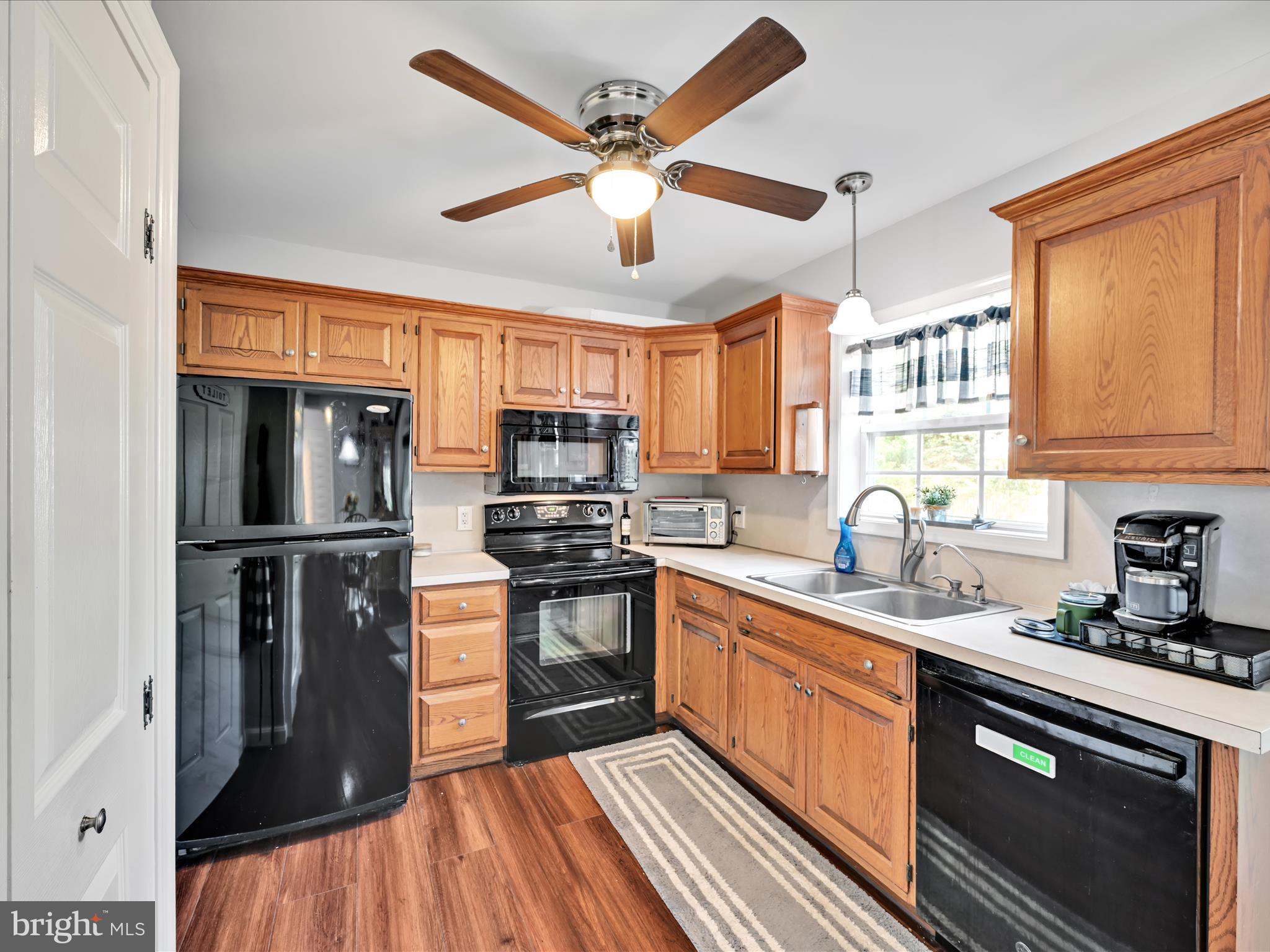 88 Freys Road Elizabethtown, PA 17022 - Photo 8 of 37 Kitchen