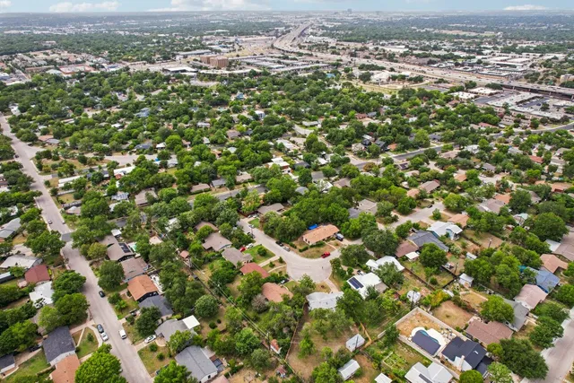 $649,500 | 7503 Carriage Drive, Austin, TX 78752