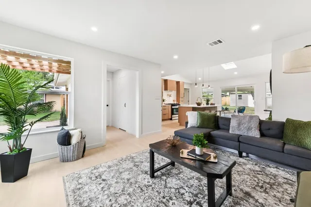 $649,500 | 7503 Carriage Drive, Austin, TX 78752