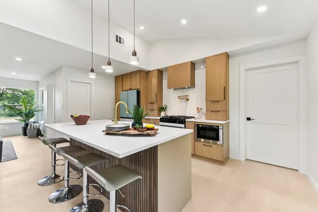 $649,500 | 7503 Carriage Drive, Austin, TX 78752