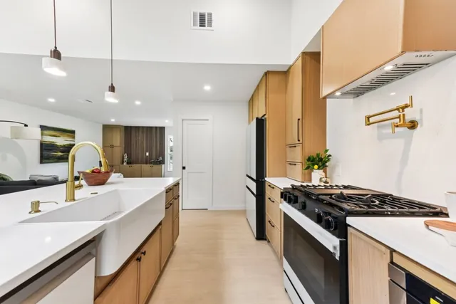 $649,500 | 7503 Carriage Drive, Austin, TX 78752