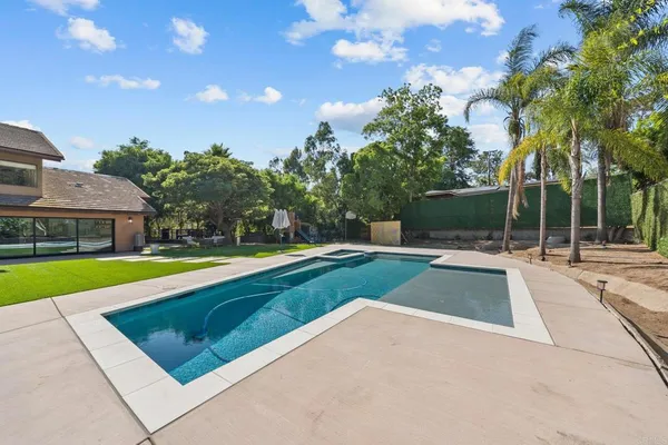 $2,199,000 | 20 Lake Helix Drive, La Mesa, CA 91941