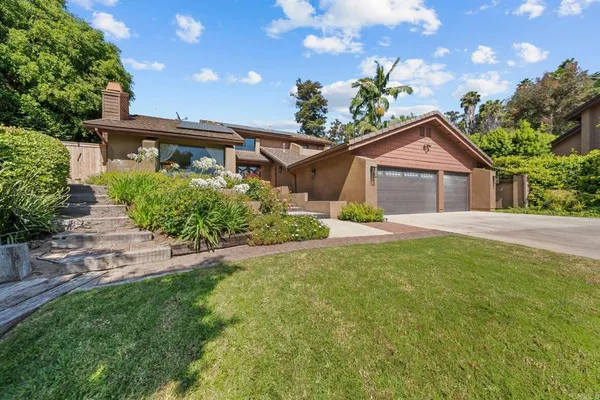 $2,199,000 | 20 Lake Helix Drive, La Mesa, CA 91941