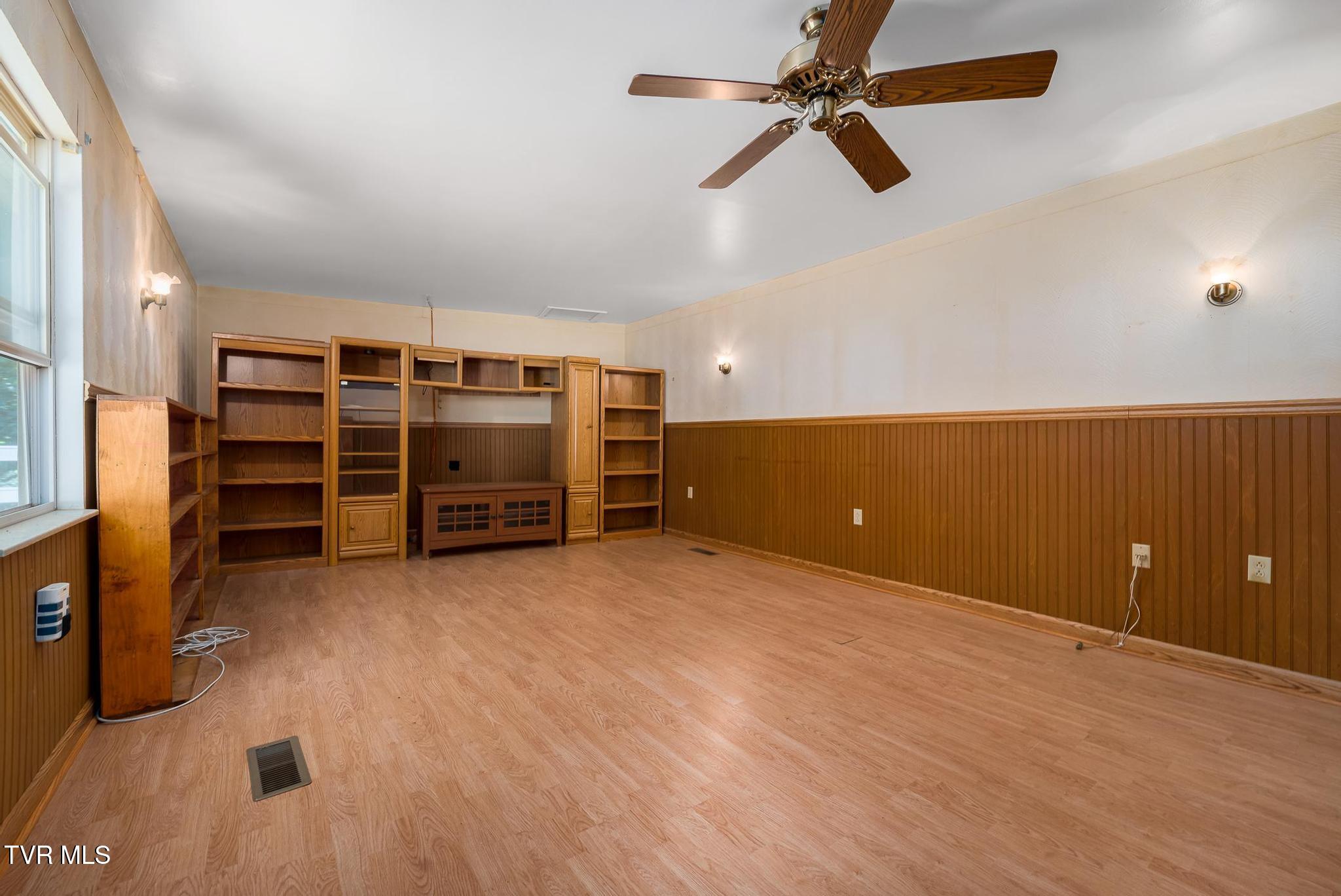 10590 Oak Grove Road Bristol, VA 24202 - Photo 20 of 42 10590 Oak Grove Rd (55 of 78)