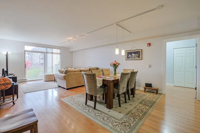 $399,998 | 8300 Callie Avenue, Unit 311, Morton Grove, IL 60053