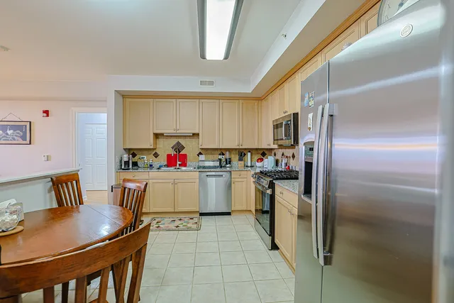 $399,998 | 8300 Callie Avenue, Unit 311, Morton Grove, IL 60053