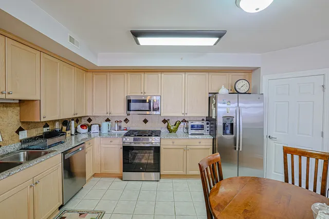 $399,998 | 8300 Callie Avenue, Unit 311, Morton Grove, IL 60053