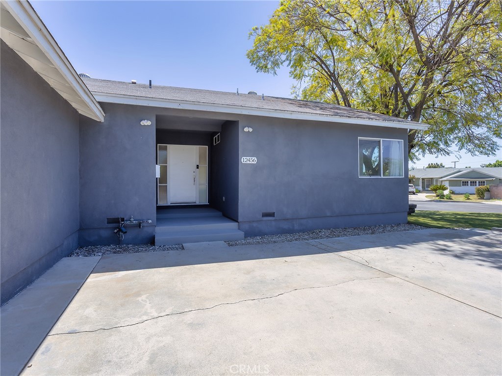 12456 Rouge Street Sun Valley, CA 91352 - Photo 2 of 36 Front