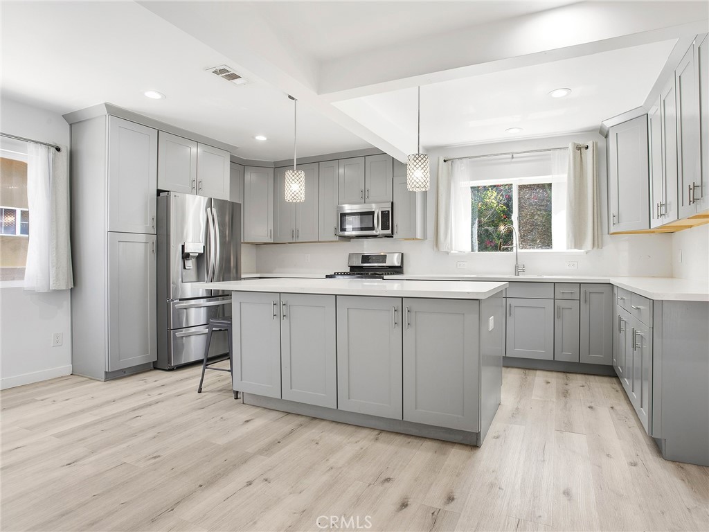 12456 Rouge Street Sun Valley, CA 91352 - Photo 3 of 36 Kitchen