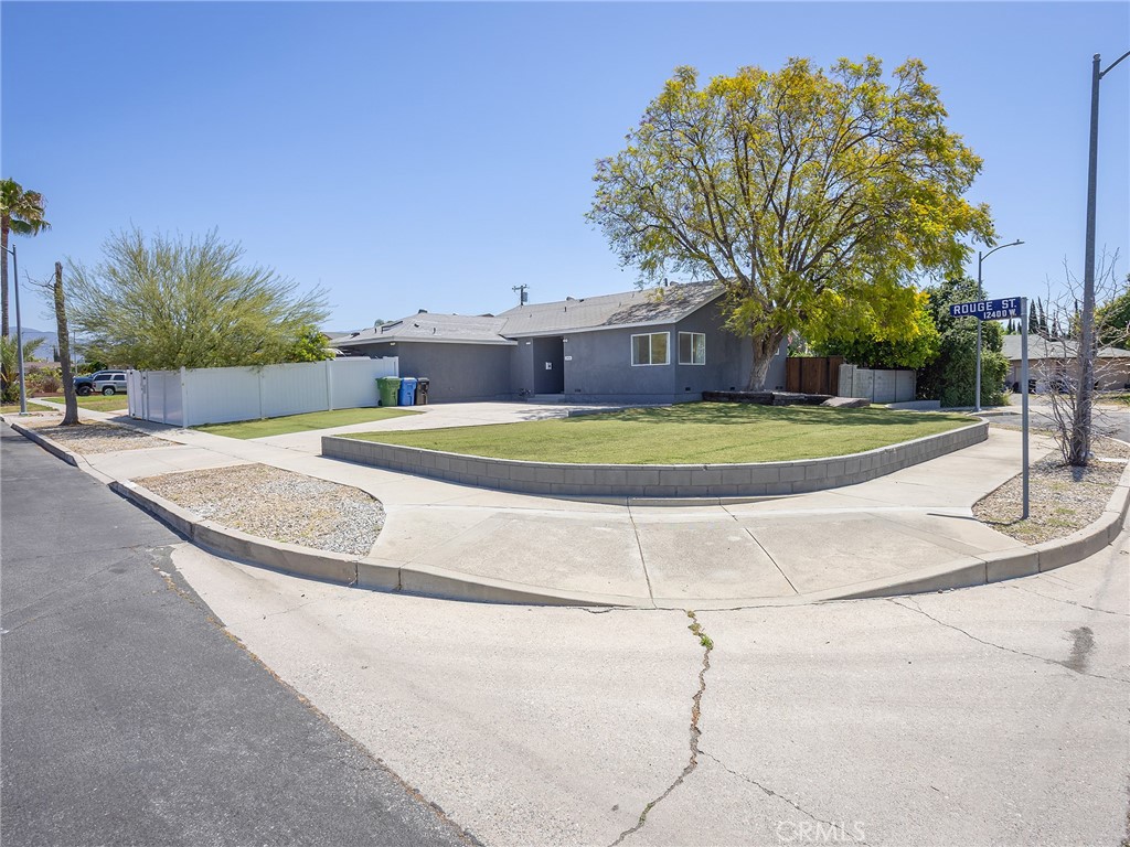 12456 Rouge Street Sun Valley, CA 91352 - Photo 33 of 36 Front