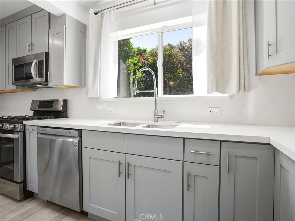 12456 Rouge Street Sun Valley, CA 91352 - Photo 5 of 36 Kitchen