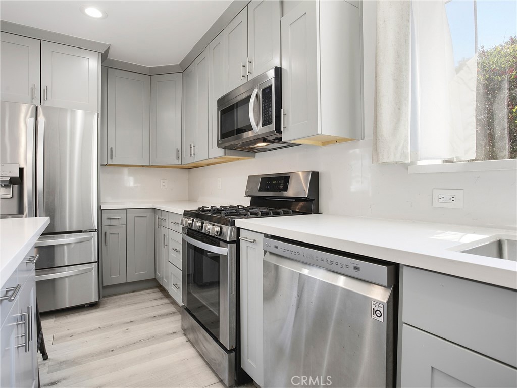 12456 Rouge Street Sun Valley, CA 91352 - Photo 6 of 36 Kitchen
