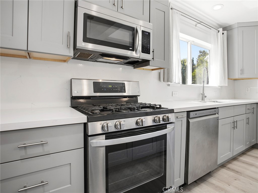12456 Rouge Street Sun Valley, CA 91352 - Photo 7 of 36 Kitchen