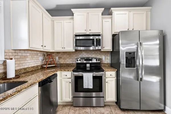 $379,000 | 6 Sweetgrass Lane, Ocean Springs, MS 39564