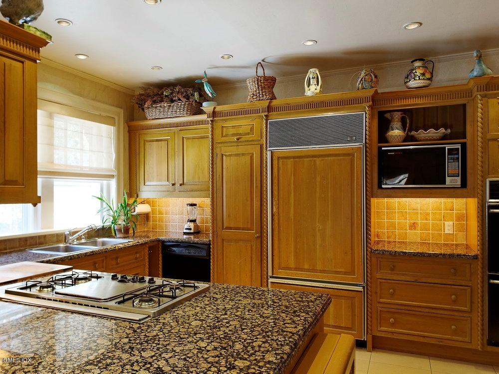 105 Dingletown Road Greenwich, CT 06830 - Photo 19 of 65 Sub Zero and Gas Stove Top