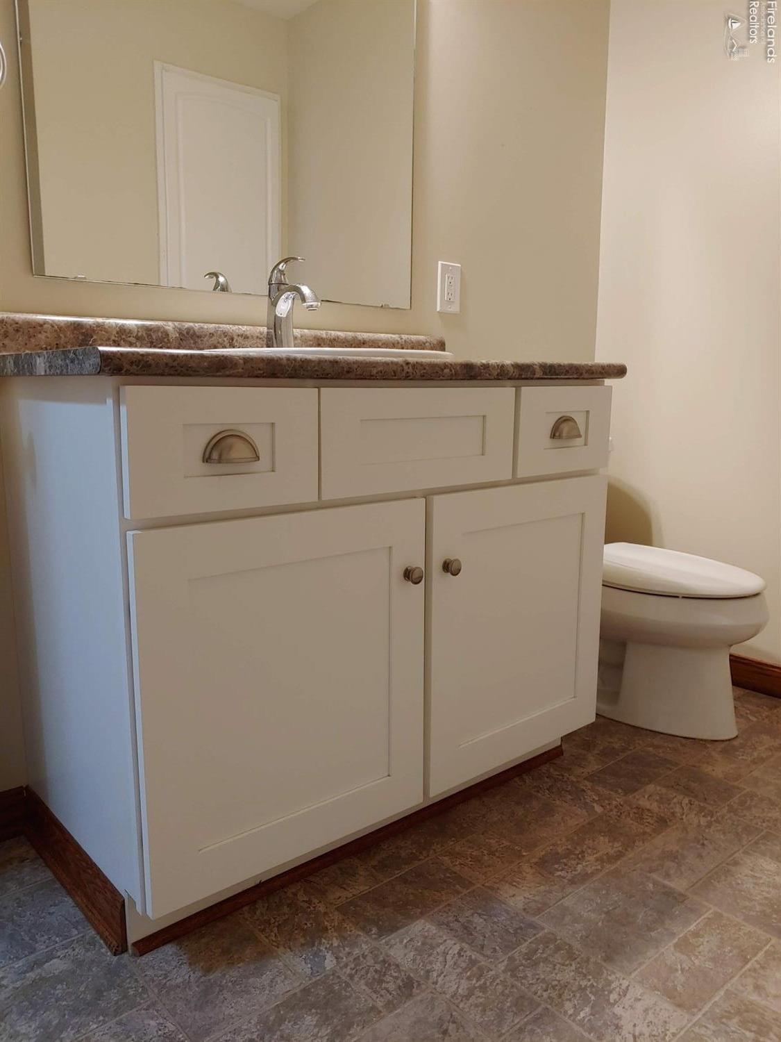 11401 Potter Road Bellevue, OH 44811 - Photo 9 of 21 Gallery Image 9