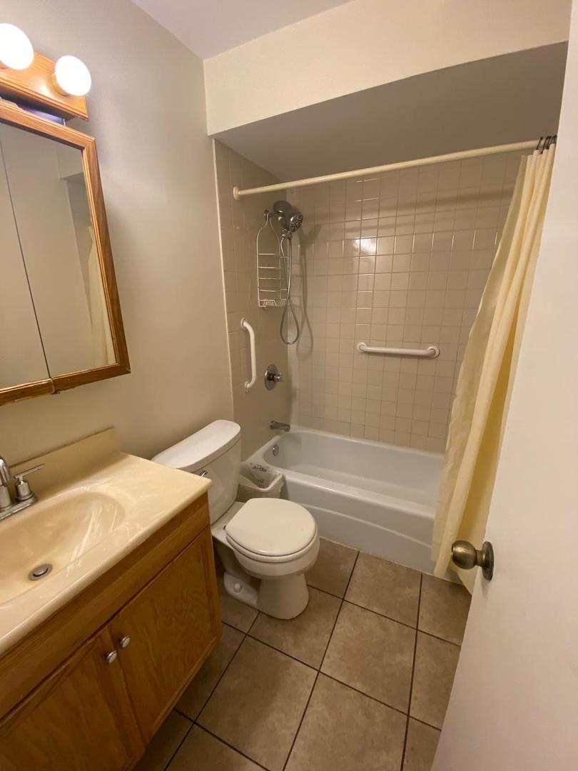 7048 O'Connell Drive, Unit 1W Chicago Ridge, IL 60415 - Photo 5 of 18