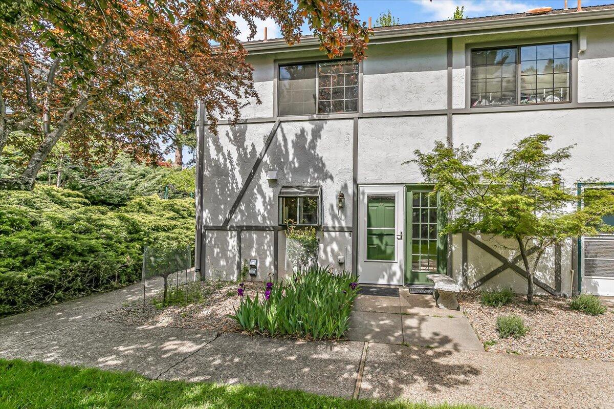 495 Chestnut Street, Unit 16 Ashland, OR 97520 - Photo 1 of 28 05-5