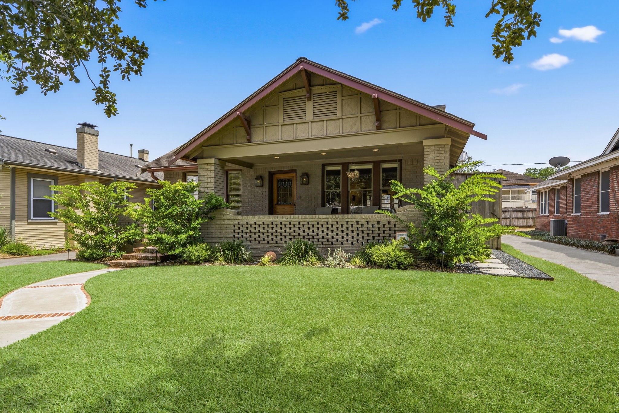 1521 Kipling Street Houston, TX 77006 - Photo 5 of 35 Charming Craftsman-style home with a welcoming front porch, well-maintained lawn, and mature landscaping. The exterior features a mix of brick and wood accents, providing a cozy yet elegant curb appeal.