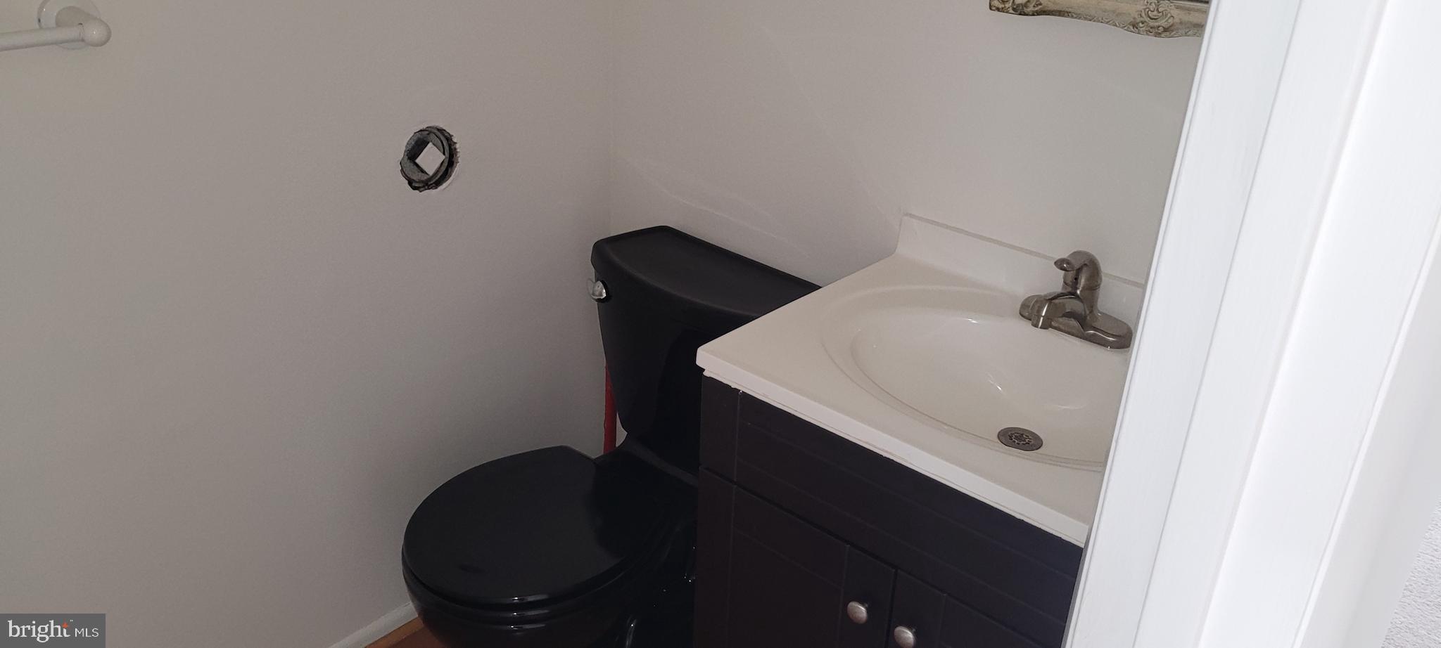 260 North Cottage Road Sterling, VA 20164 - Photo 13 of 21 Powder Room