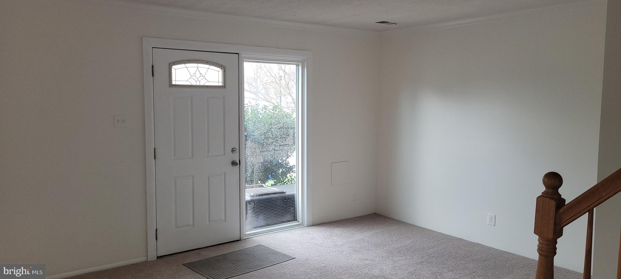 260 North Cottage Road Sterling, VA 20164 - Photo 5 of 21 Living Room