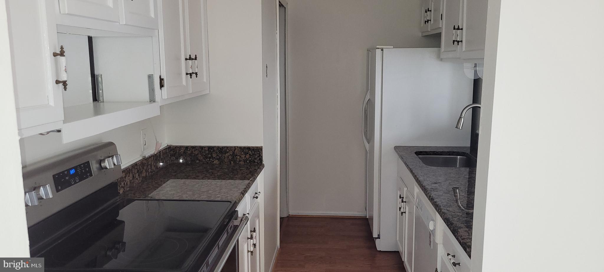260 North Cottage Road Sterling, VA 20164 - Photo 6 of 21 Kitchen