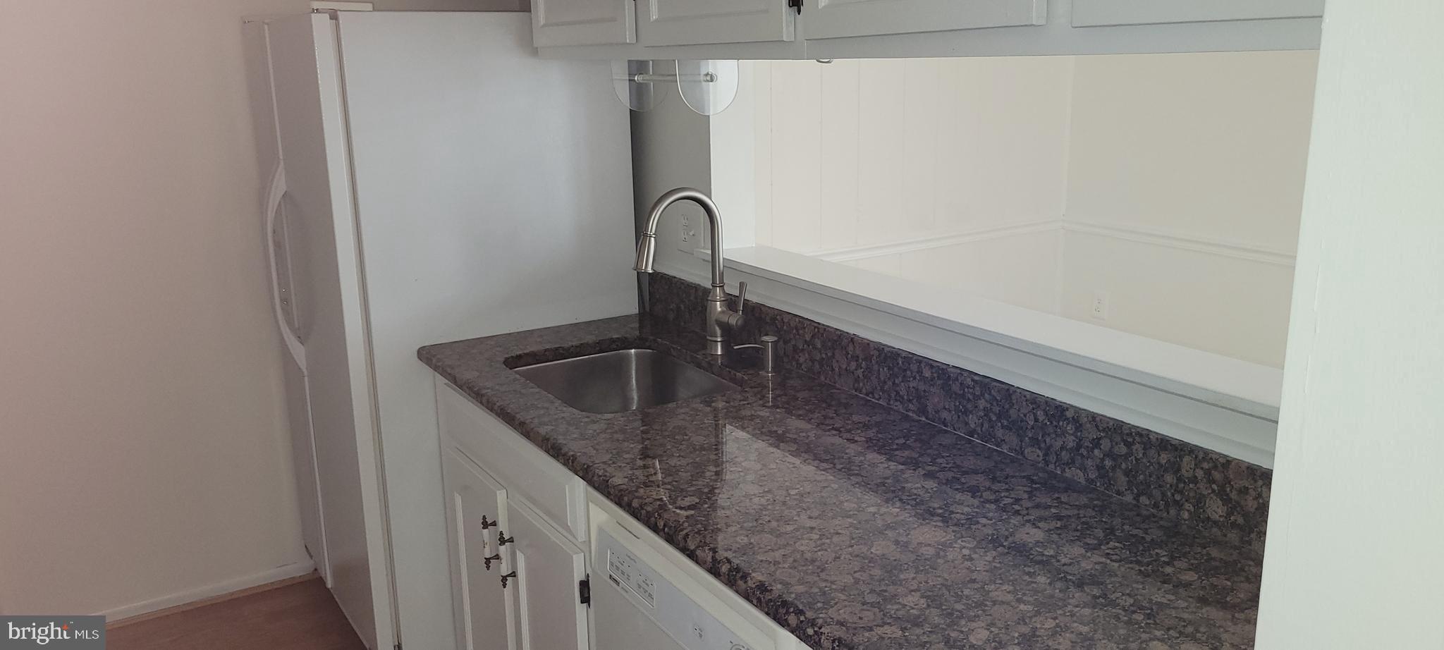 260 North Cottage Road Sterling, VA 20164 - Photo 9 of 21 Kitchen