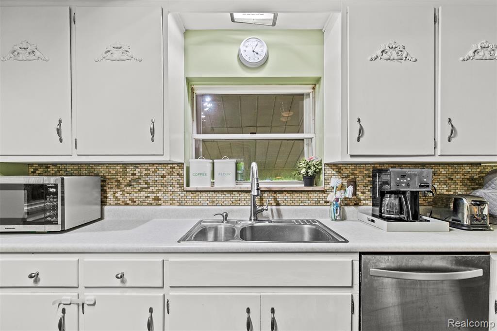 21462 Berg Road Southfield, MI 48033 - Photo 8 of 26