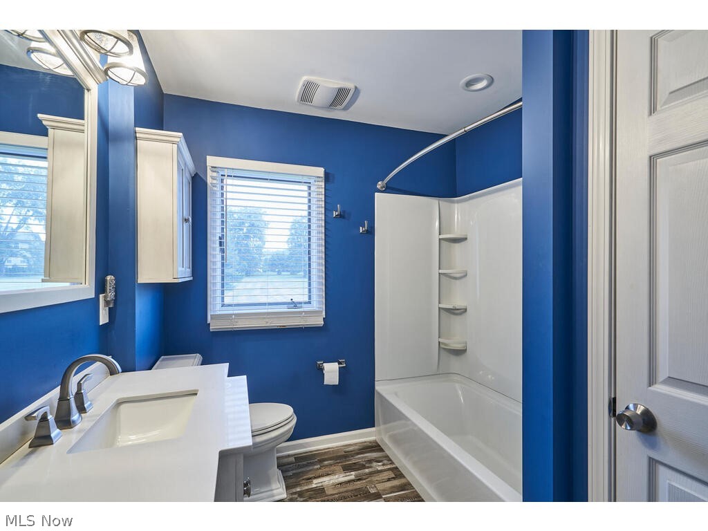 2963 Ridgewood Road Fairlawn, OH 44333 - Photo 17 of 30 Remodeled bath with newer flooring,tub,cabinet,sink ,faucets and light
