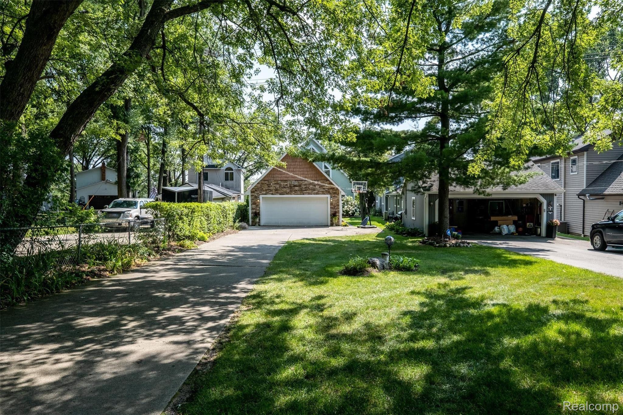 9619 Norman Road Clarkston, MI 48348 - Photo 7 of 56 9619 Norman (6 of 57).jpg