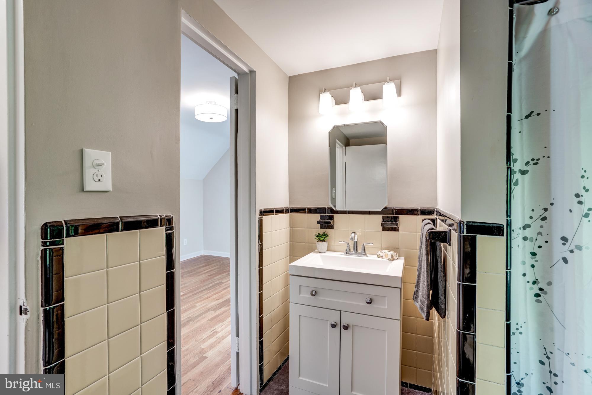 12504 Denley Road Silver Spring, MD 20906 - Photo 20 of 30 Twin entry from hall and bedroom.