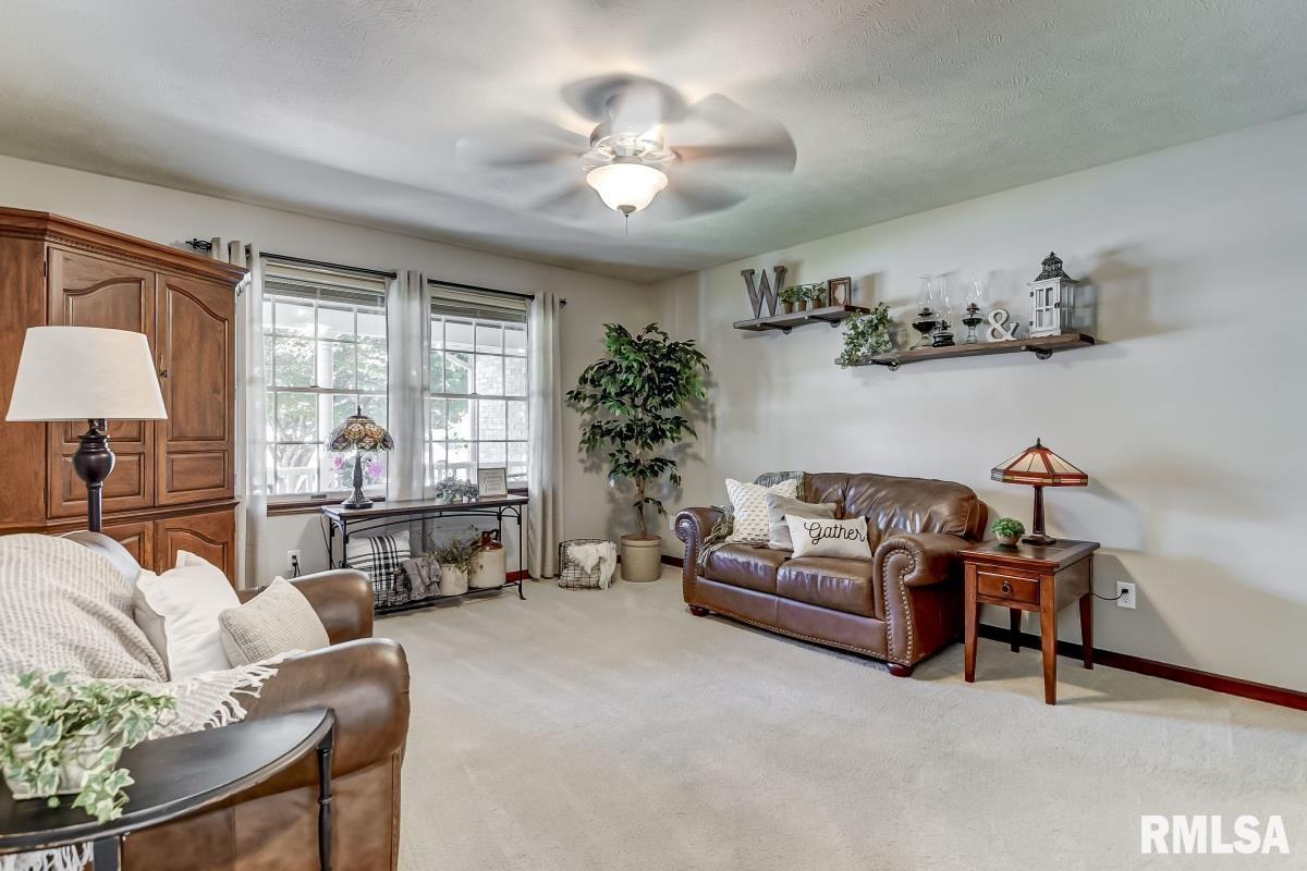 8228 Hunt Road Springfield, IL 62712 - Photo 8 of 37