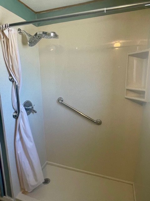 5075 Mountain View Road Fort Mohave, AZ 86426 - Photo 13 of 27 Guest Bathroom