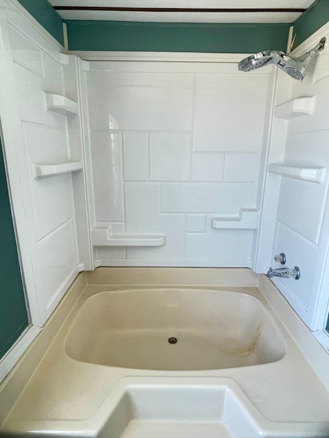 5075 Mountain View Road Fort Mohave, AZ 86426 - Photo 20 of 27 Master Bathroom
