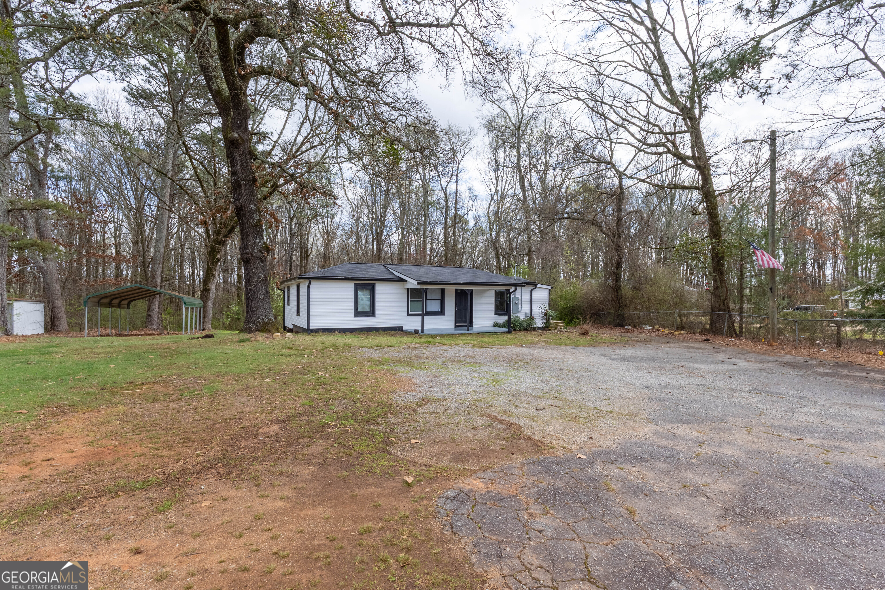 5326 Heardsville Road Cumming, GA 30028 - Photo 5 of 22 a front view of a house with a garden