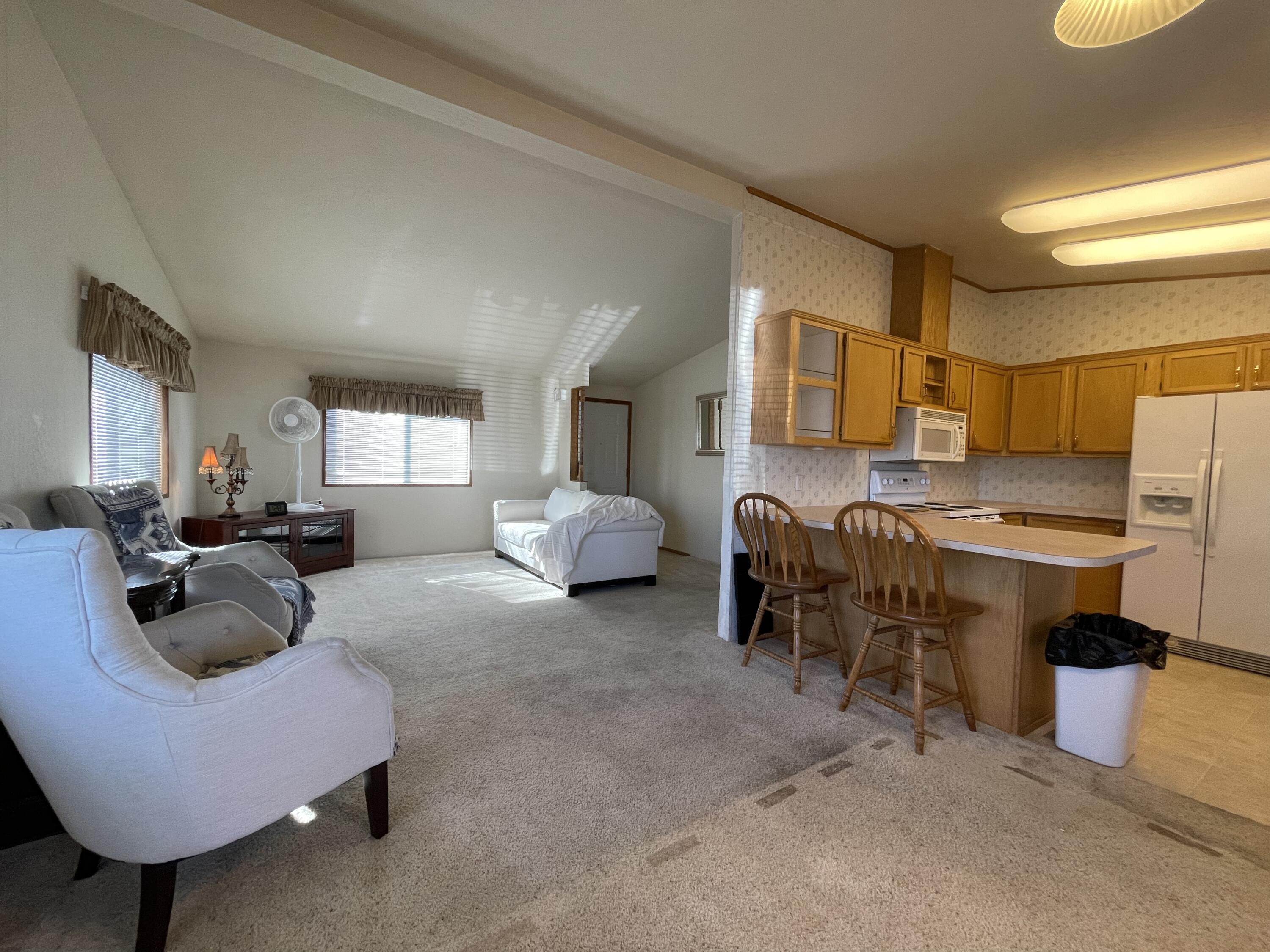 555 Freeman Road, Unit 214 Central Point, OR 97502 - Photo 3 of 21 6F91BBF2-8B92-49FF-ADF8-0795F251868C